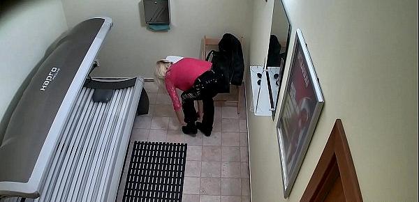  Slow Pussy Masturbation in Public Solarium